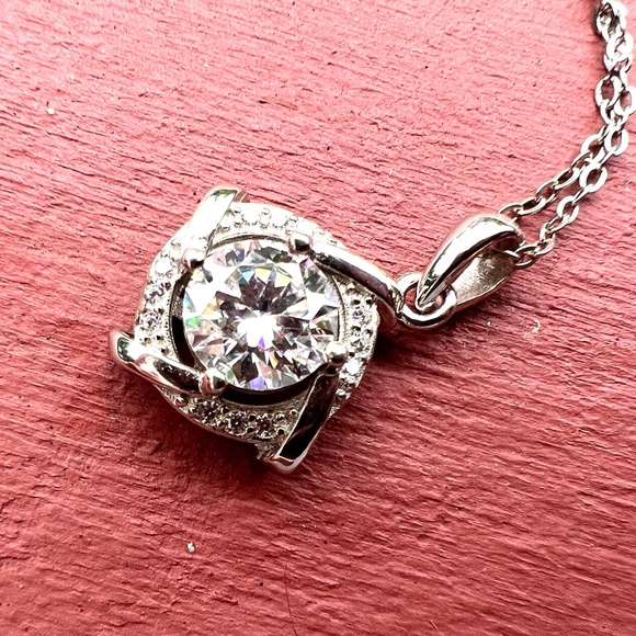 Sparkling Conflict Free 1 Carat Moissanite Pendant Sterling Silver 925 , EF VVS - Picture 1 of 6